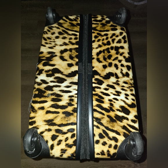 Vince Camuto Leopard Luggage Set - Picture 7 of 14